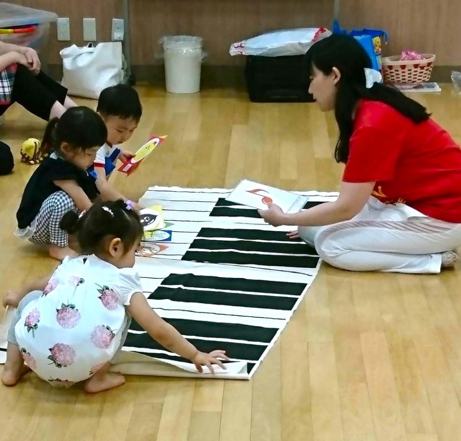 （まなぼ）親子で楽しくリトミック体験１１／１５