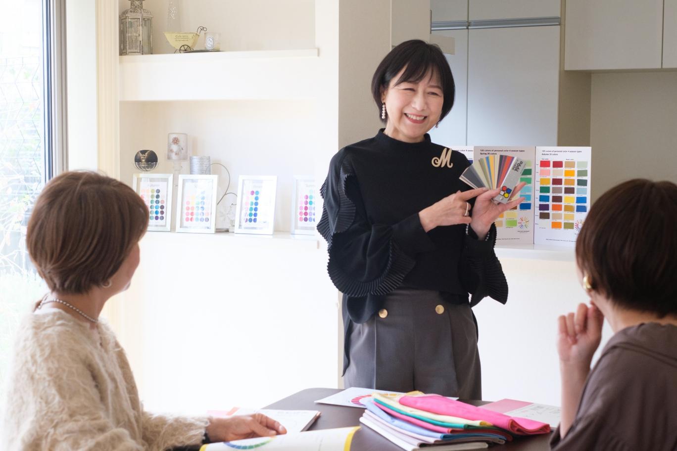 【１０月からの新講座】服選びが楽になる　大人女性の色レッスン～年齢を重ねた“今”だからこそ、今の私に似合う色を～（全３回）