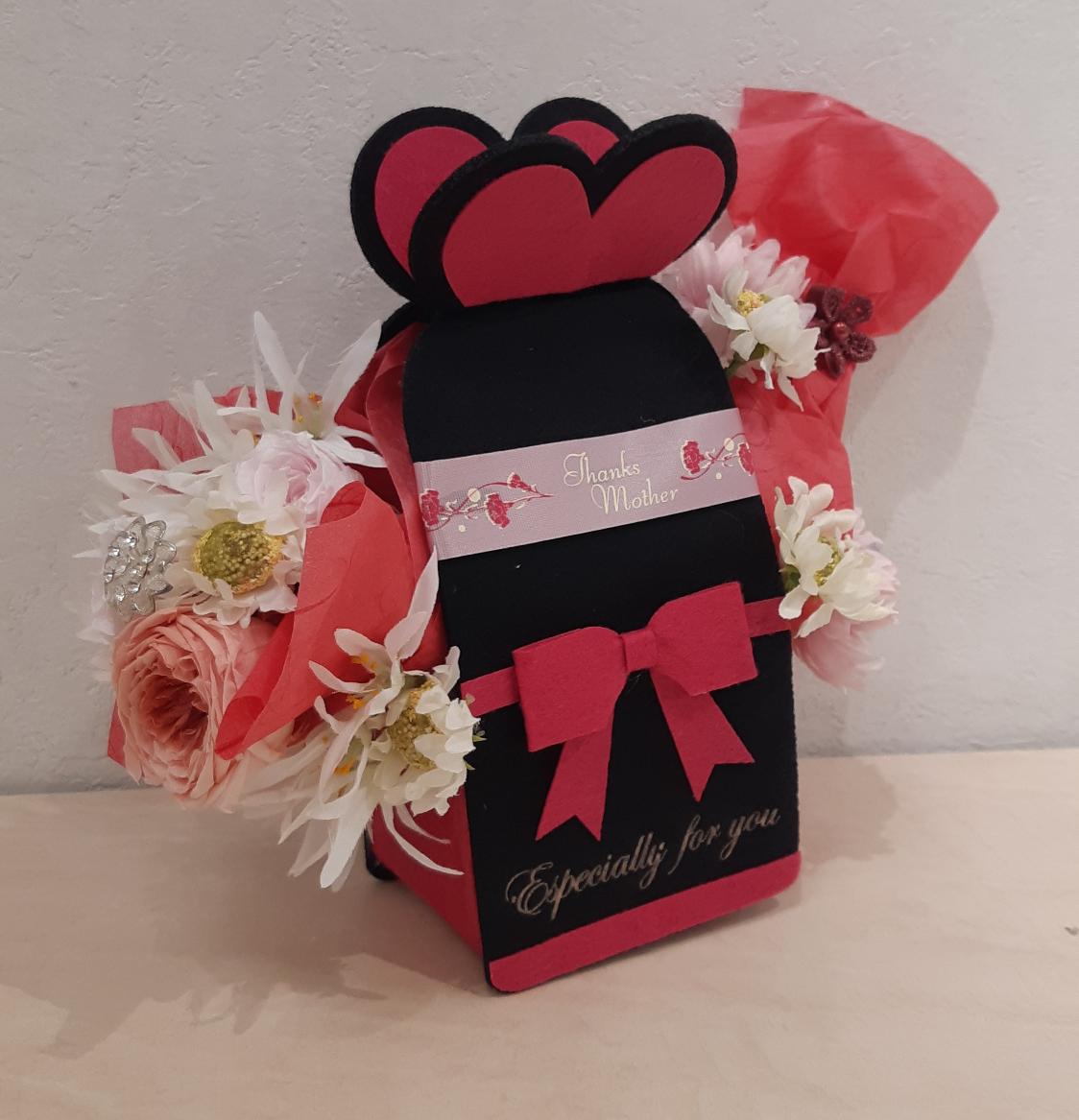 【４／２９（水・祝）近鉄百貨店橿原店４０周年記念１日講習会】～五感を満たして心に彩りを～季節のマテリアル（素材）を使ったフラワーアレンジづくり