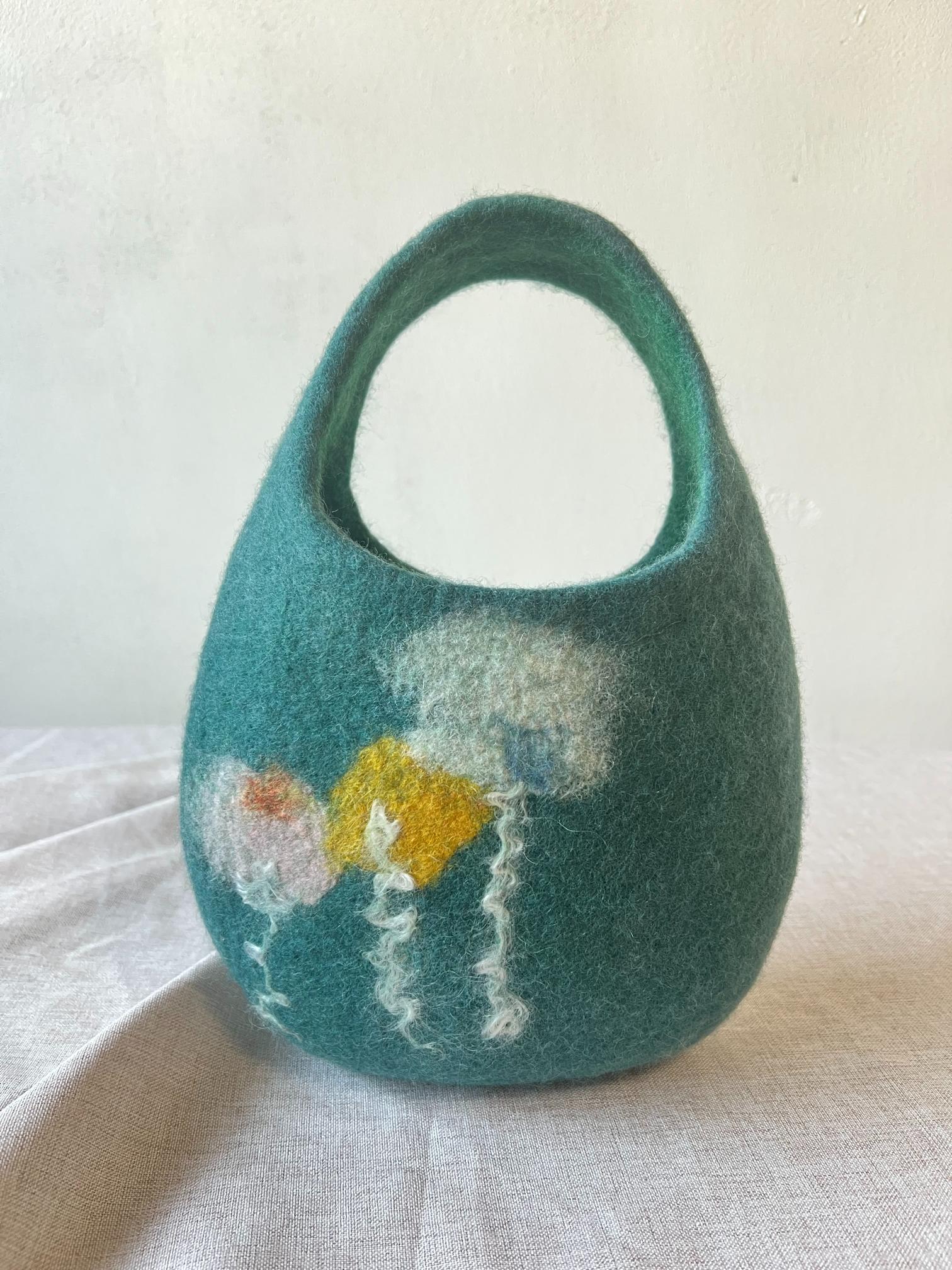 【４／２９（水・祝）近鉄百貨店橿原店４０周年記念１日講習会】～手を動かしながら心整う癒しの時間～羊毛で作るじぶん色の水フェルトバッグ